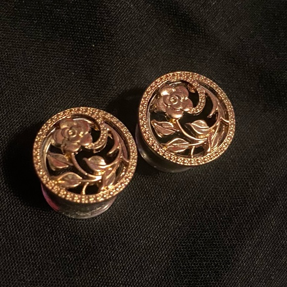 Rose Gold Flower Vine Double Flared Steel Plugs - 00g-10mm - Picture 1 of 3
